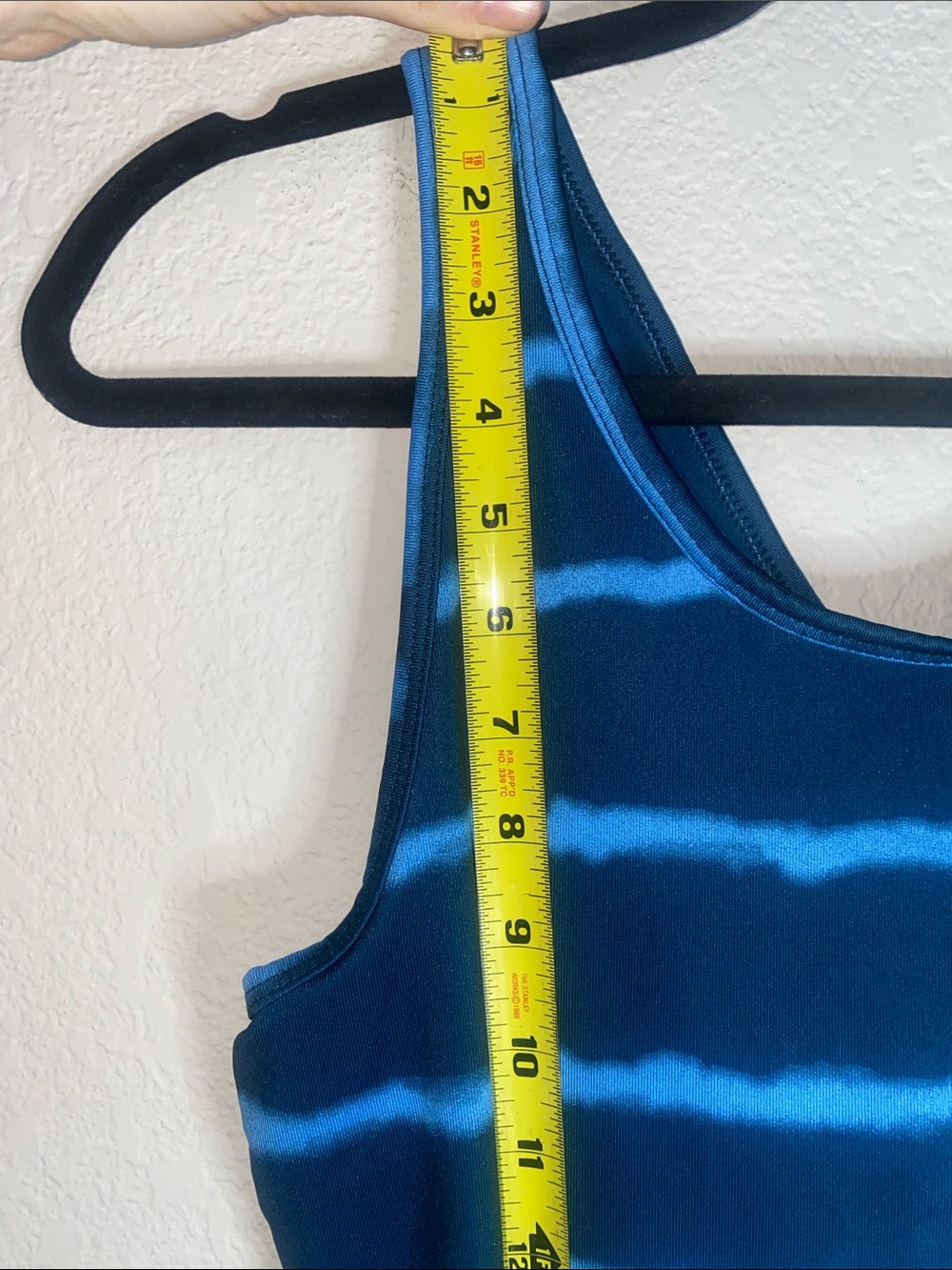 ✨Adorable two-toned blue tank top with a built in sports bra! - Picture 5 of 7